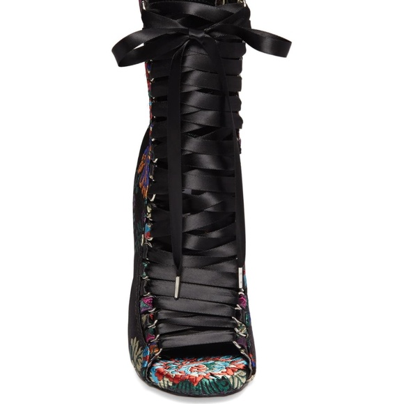 Steve Madden Fuego Lace-Up Embroidered Booties NEW - Picture 4 of 6